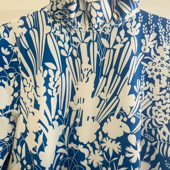 Tuckernuck Blue and White Graphic 3/4 Sleeve Blouse - Picture 3 of 10